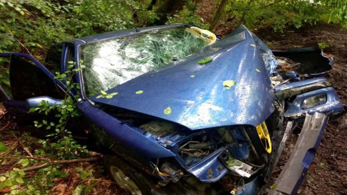 Otomobil ağaca çarptı: 2'si ağır 3 yaralı