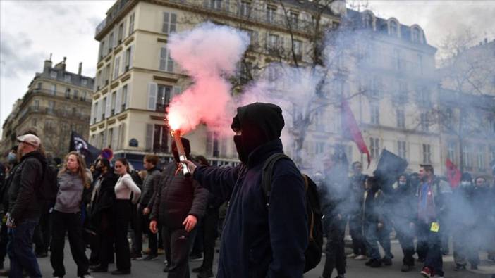Paris'te 'emeklilik reformu' eylemi: 28 kişiye gözaltı