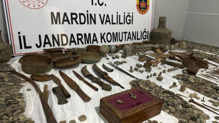Mardin'de bir evde tarihi eser kaçakçılığı! 22 bin tarihi eser ele geçirildi!