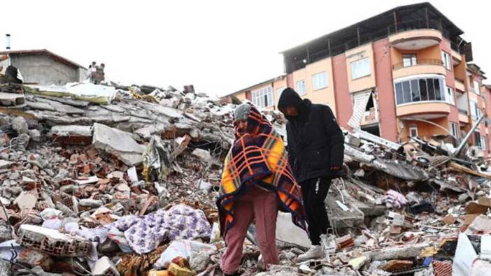 Depremde büyük yıkıma uğrayan illerde yardımlar devam ediyor