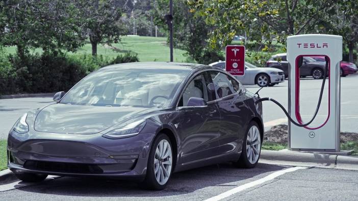 Elektrik otomobil markaları Tesla'ya boyun eğdi