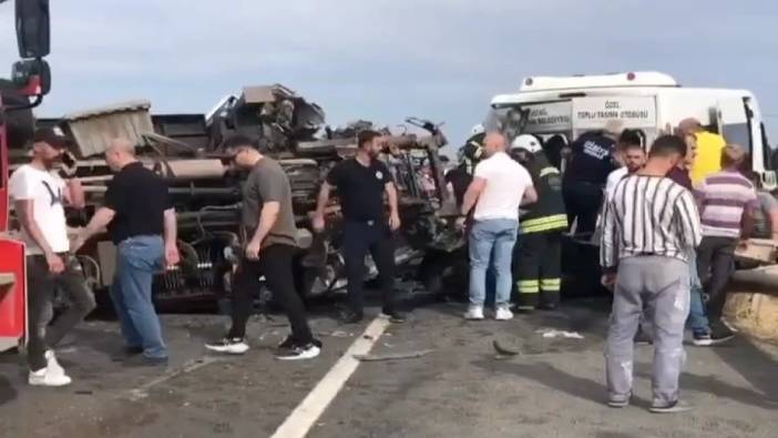 Tekirdağ'da minibüsle kamyon çarpıştı: 12 yaralı