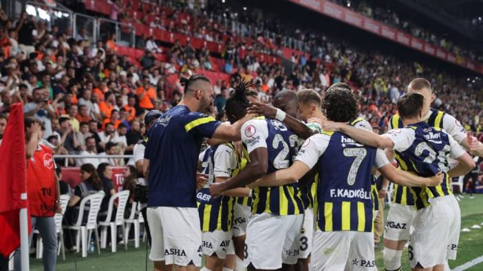 Fenerbahçe yeni sezon formalarıyla Başakşehir maçına çıktı