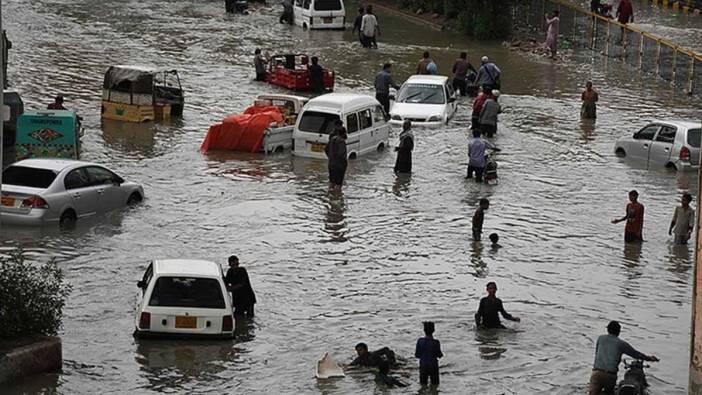 Pakistan'da yaklaşan fırtına sebebiyle tahliye işlemi başladı