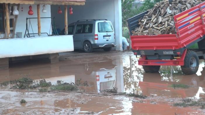 Kırıkkale'de sağanak nedeniyle evleri su bastı!