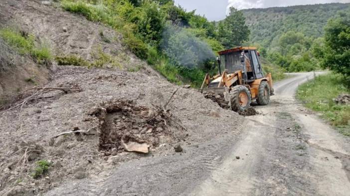 Kastamonu'da heyelandan kapanan yollar açıldı