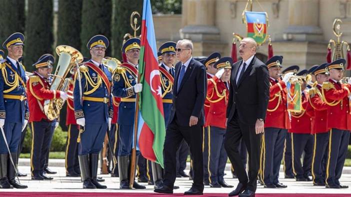 Aliyev, Cumhurbaşkanı Erdoğan'ı resmi törenler karşıladı