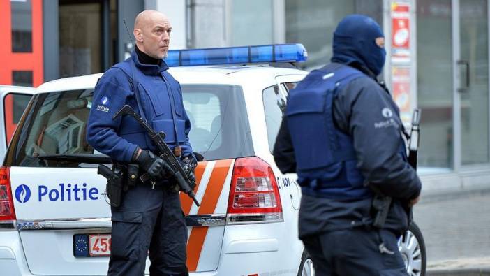 Belçika polisi, aşırı sağcı parti liderini tokatladı