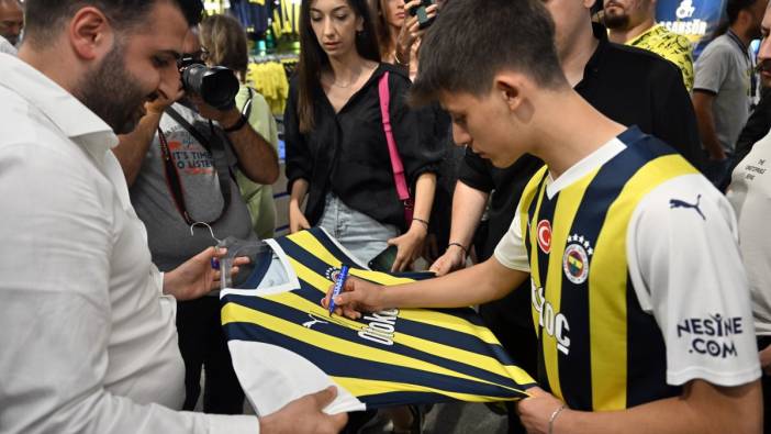 Fenerbahçe'de yeni sezon forma lansmanı yapıldı