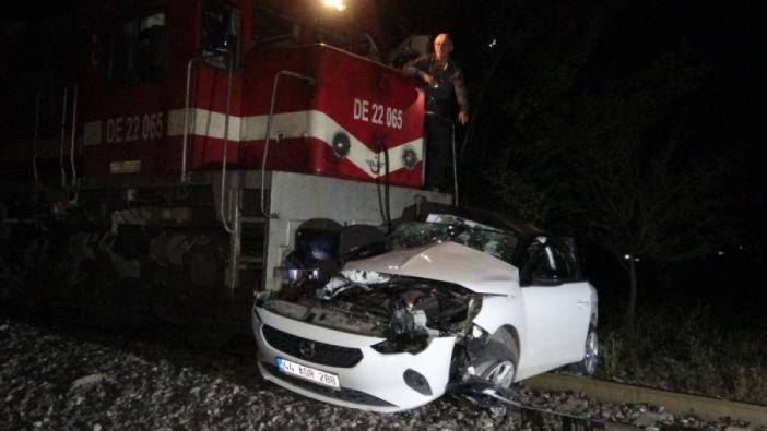 Malatya’da yolcu treni hemzemin geçitte otomobile çarptı!