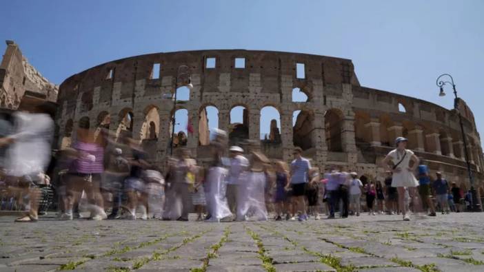 Roma'nın 2 bin yıllık Kolezyum'una isim kazıdı! İtalya turisti arıyor!