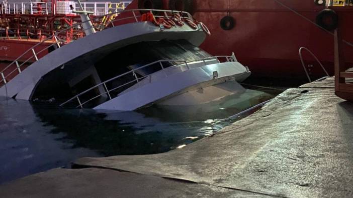 Yenikapı'da tur teknesi battı