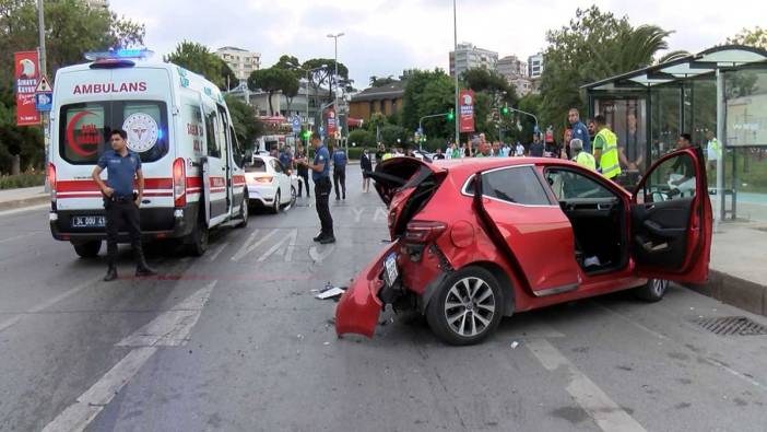 Kadıköy'de spor yapmak için duran sürücünün otomobiline çarptı: 2 yaralı