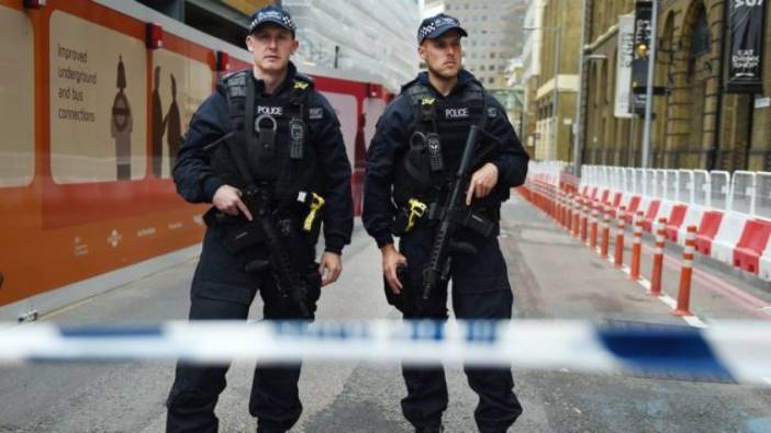 Londra polisi geçinebilmek için ek iş yapıyor, öğün atlıyor
