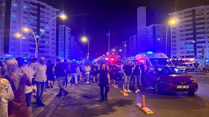 Diyarbakır'da 2 otomobil markete daldı! 1 ölü, 5 yaralı