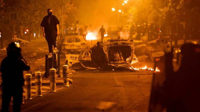 Fransa'da sokak olaylarında 45 bin polis sahada olacak