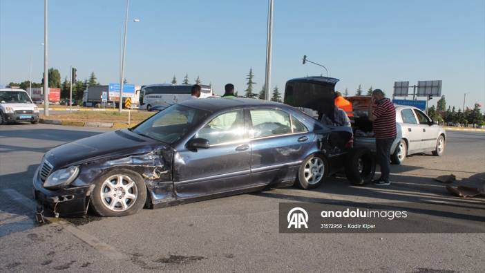 Afyon'da hafif ticari araçla otomobil çarpıştı: 10 yaralı var