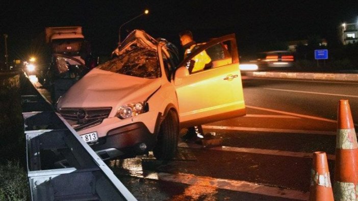 Sivas'ta iki otomobil çarpıştı: 10 yaralı