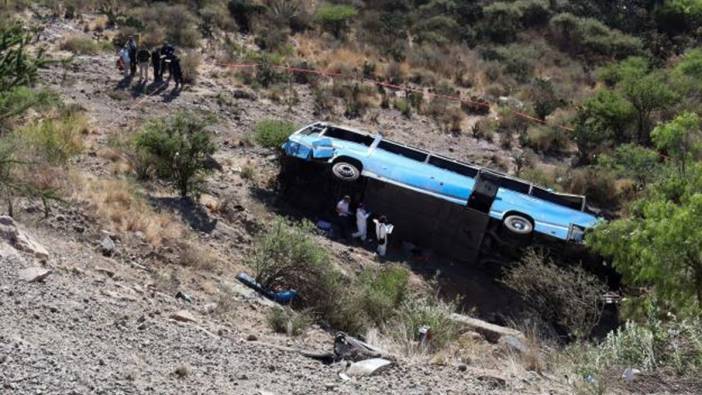 Meksika'da otobüsün uçuruma yuvarlanması sonucu 25 kişi öldü
