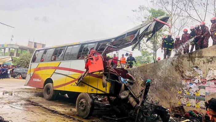 Meksika’da yolcu otobüsü şarampole yuvarlandı! Ölü sayısı artıyor!