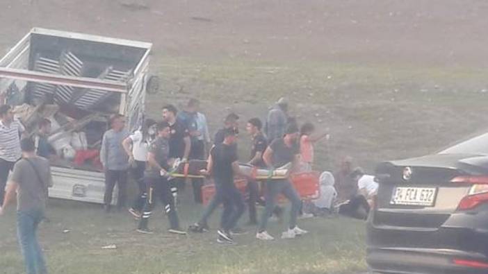 Iğdır'da kayısı işçilerini taşıyan kamyonet kaza yaptı: 12 yaralı