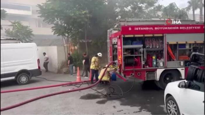 Zeytinburnu'nda mağazada yangın