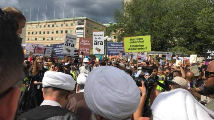 İsveç'te Kur'an-ı Kerim yakma provokasyonu protesto edildi