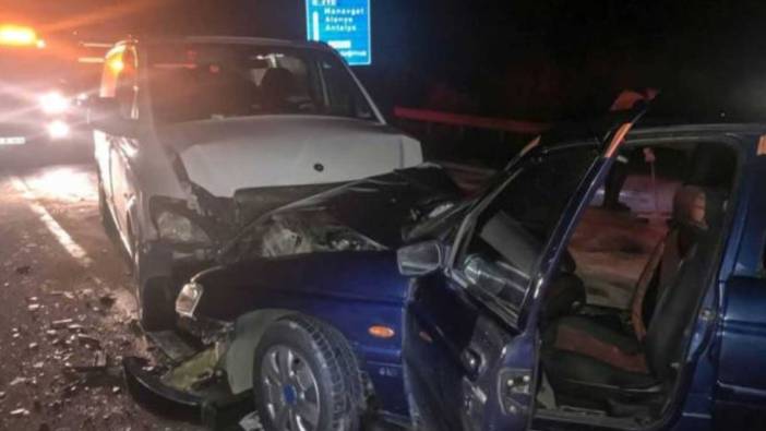 Antalya'da iki otomobil birbirine girdi: 6 yaralı