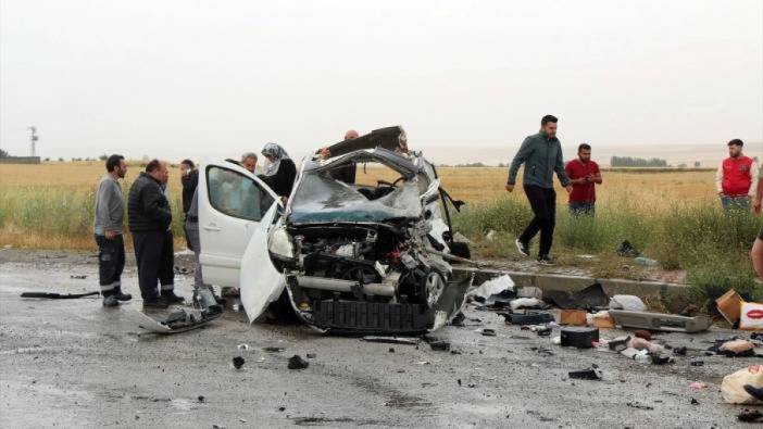 Sivas'ta kamyonla hafif ticari araç çarpıştı 3 kişi yaşamını yitirdi!