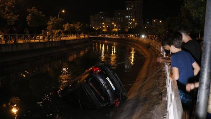 Adana'da kontrolden çıkan otomobil sulama kanalına düştü
