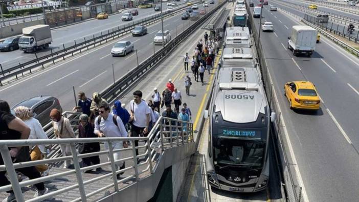 İstanbul'da vatandaşların metrobüs isyanı:  Metrobüslere acil müdahale edilmeli