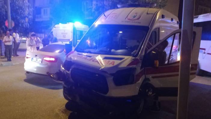 Burdur’da ambulans ile otomobil çarpıştı