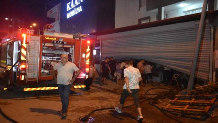 Adana'da tahta palet imalathanesinde korkutan yangın
