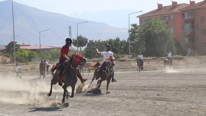 Erzincan’da atlı cirit il birinciliği müsabakaları başladı