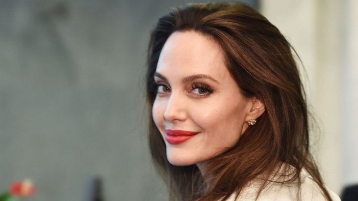 Angelina Jolie'den oğluna veda!