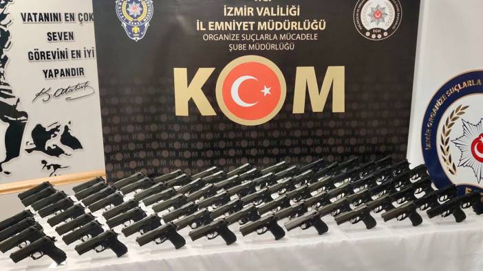İzmir'de büyük baskın: Çok sayıda silah ele geçirildi
