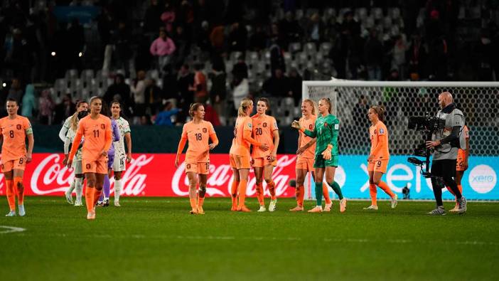 Hollanda Portekiz'i tek golle devirdi