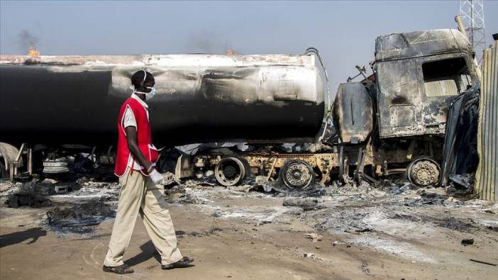 Nijerya'da benzin taşıyan tankerin patlaması sonucu 8 kişi öldü