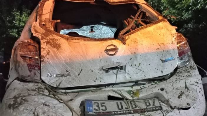İzmir'de otomobil elektrikli motosiklete çarptı