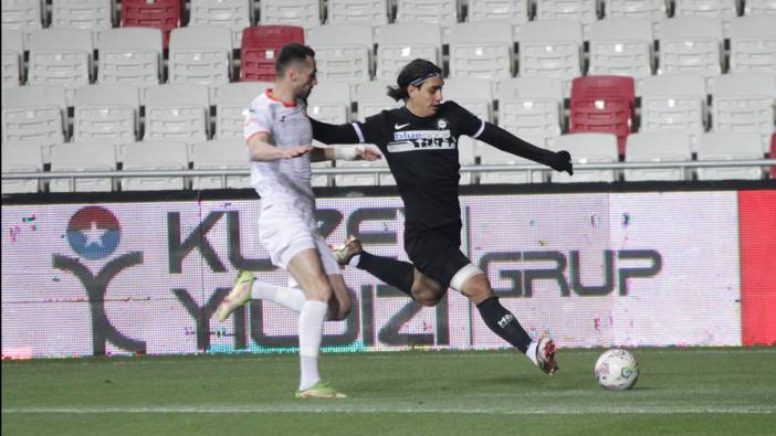 Altaylı Naderi, FC Tractor’e transfer oldu