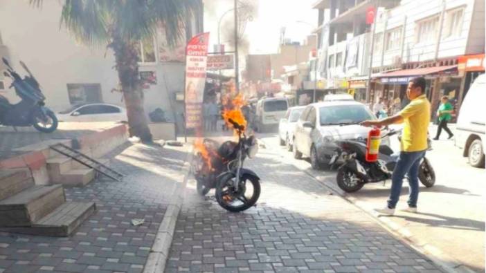 Park halindeki motosiklet alev alev yandı