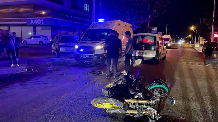 Panelvana çarpan motosikletteki 2 kişi yaralandı