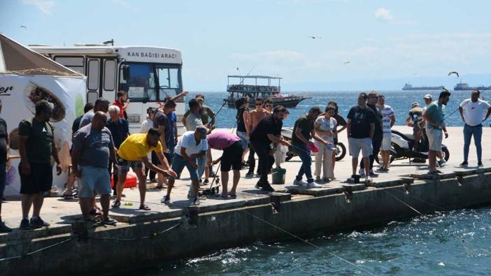 Sinop'ta vatandaşlar balık avlamak için sahillere akın etti