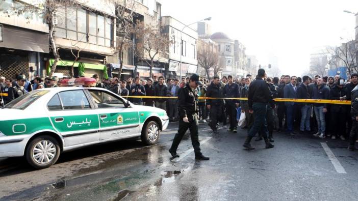 İran'da 3 bina inşaatı çöktü! 3 kişi hayatını kaybetti