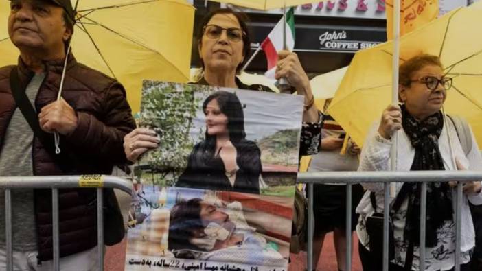 İranlı kadın mahkum açlık grevine başlayarak dudaklarını dikti