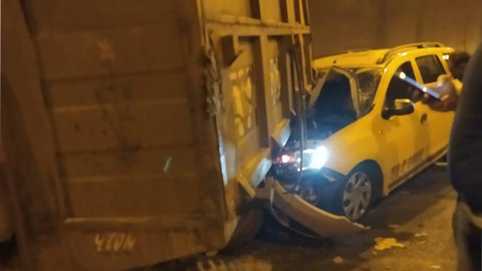 Bitlis’te taksi ile traktör çarpıştı: 2 yaralı