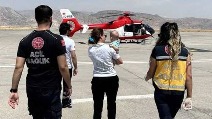 Ambulans helikopter boğazına çengelli iğne kaçan bebek için havalandı