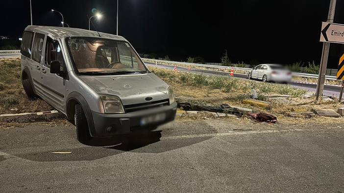 Afyonkarahisar’da hafif ticari araç ile otomobil çarpıştı: 9 yaralı