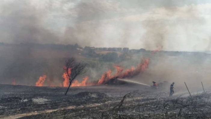 Büyükçekmece'de yangın: Ekipler müdahale ediyor