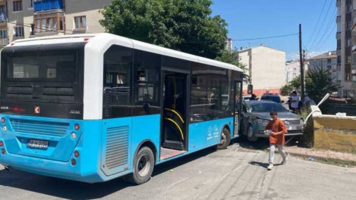Halk otobüsü ile otomobil çarpıştı: 8 kişi yaralandı
